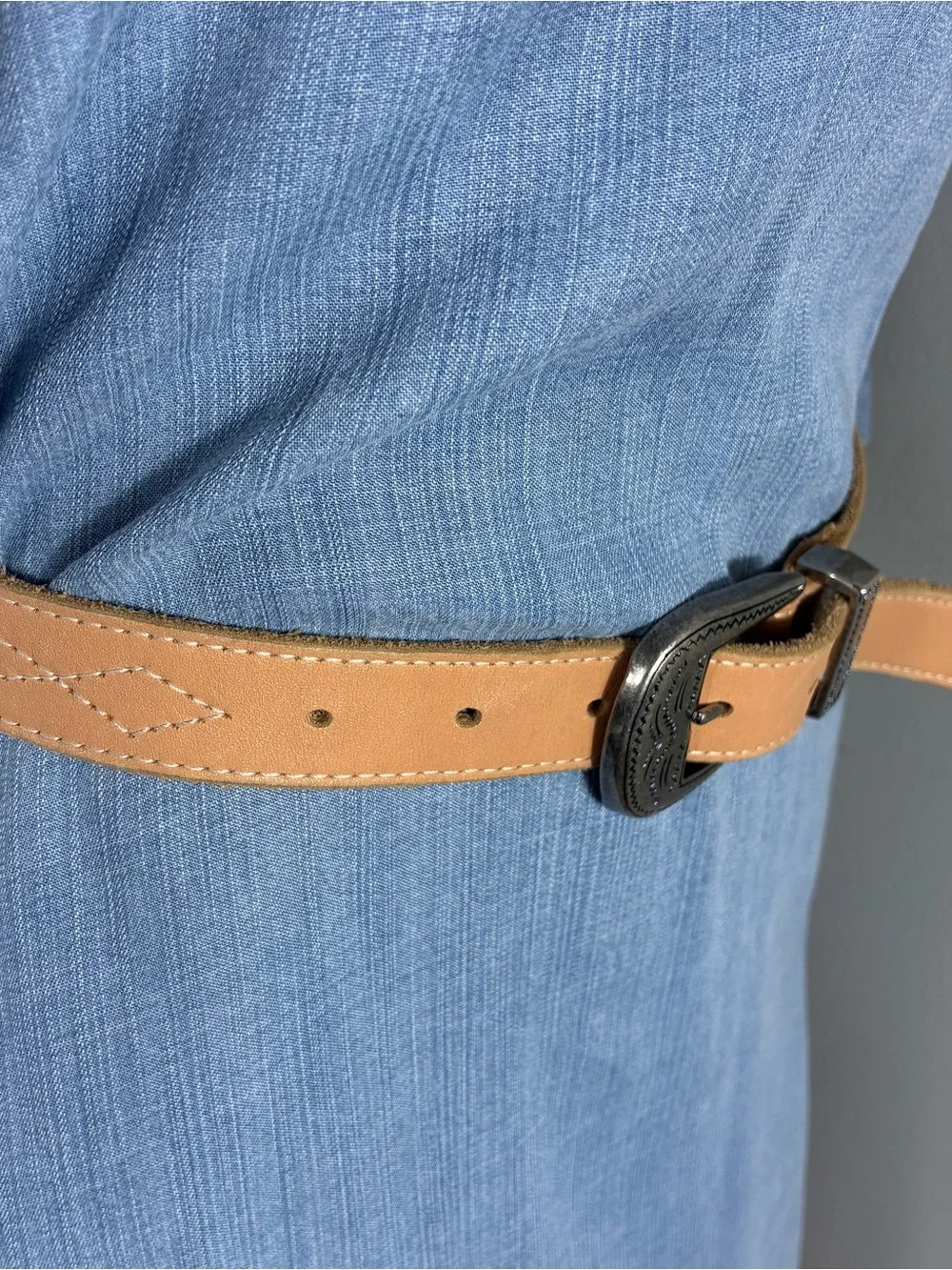 GAP Womens belt Sz M genuine leather nude color embossed buckle stitching